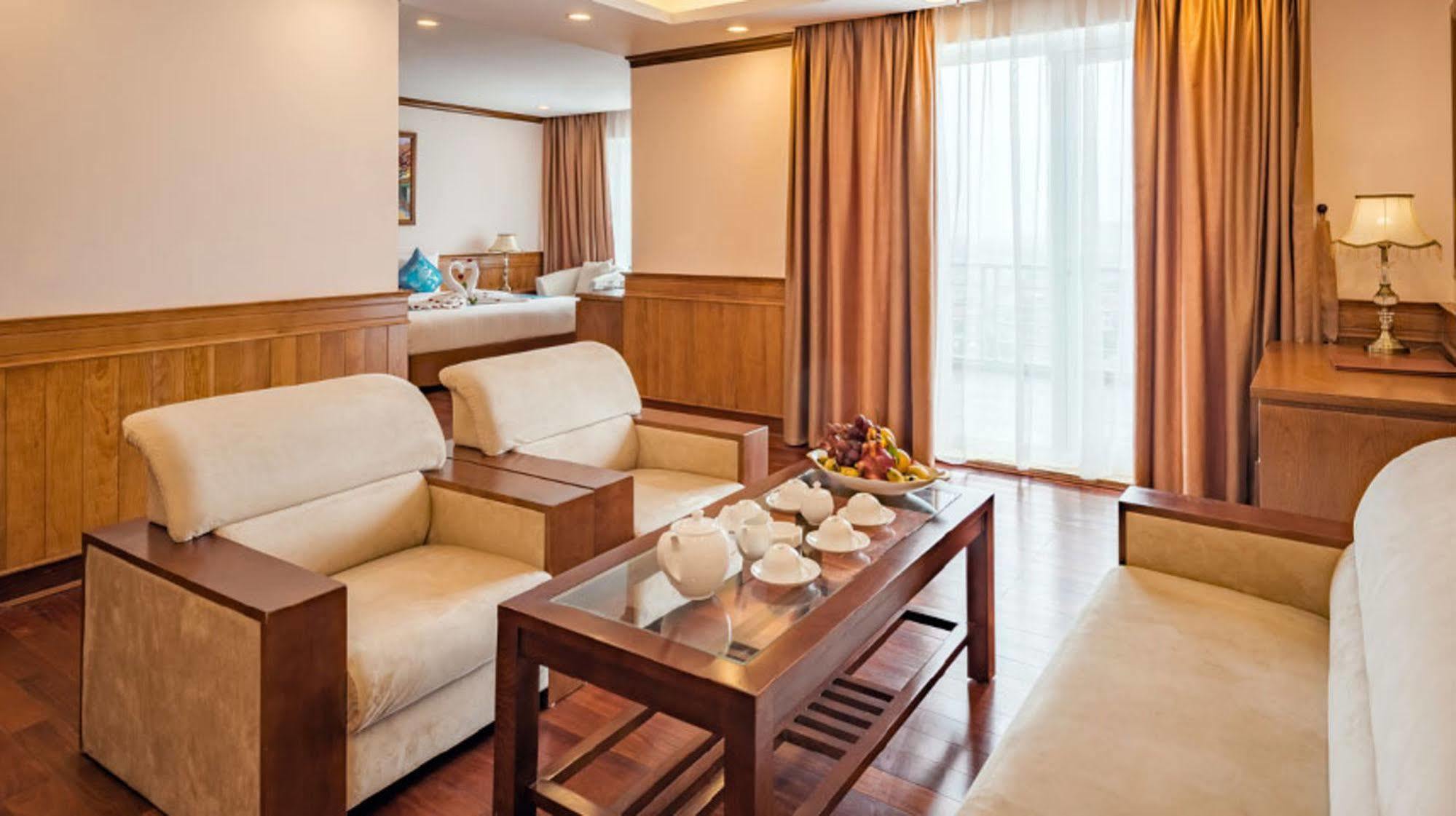 Lam Giang Hotel Vinh Exterior foto